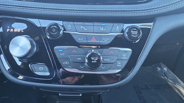 New 2026 Chrysler Pacifica Select FWD image 19