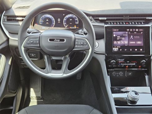 New 2025 Jeep Grand Cherokee Laredo X image 27