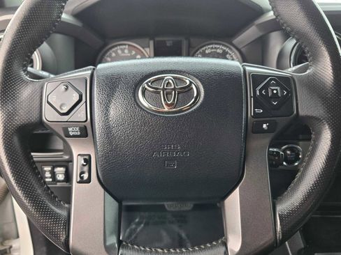 Used 2017 Toyota Tacoma TRD Off-Road image 30