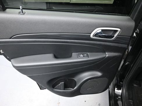 Used 2022 Jeep Grand Cherokee Laredo X image 29