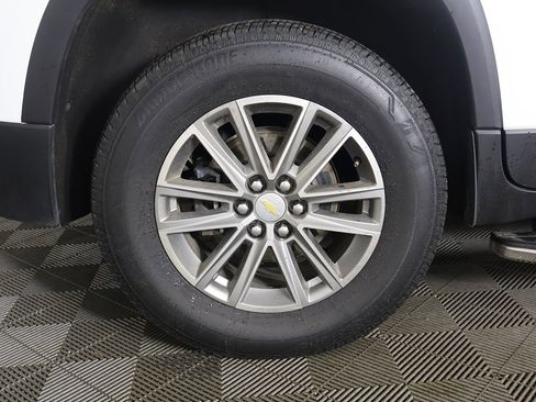 Used 2023 Chevrolet Traverse LT image 20