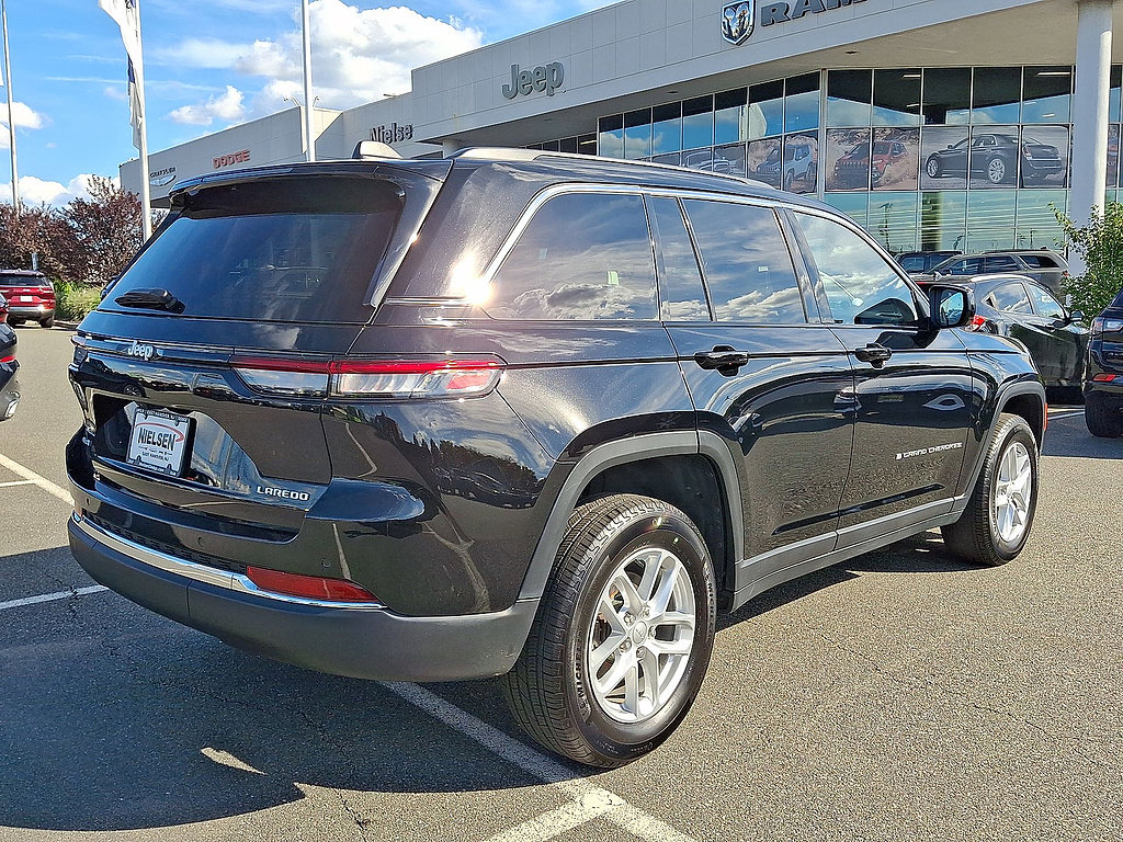 Used 2024 Jeep Grand Cherokee Laredo X AWD/4WD image 31