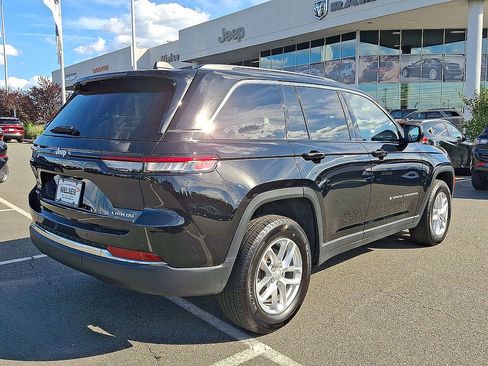 Used 2024 Jeep Grand Cherokee Laredo X AWD/4WD image 31