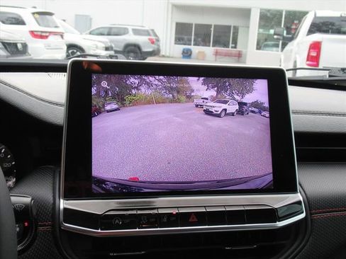 Used 2022 Jeep Compass Trailhawk image 23