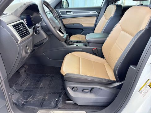 Used 2022 Volkswagen Atlas Cross Sport SE w/ Panoramic Sunroof Package image 5