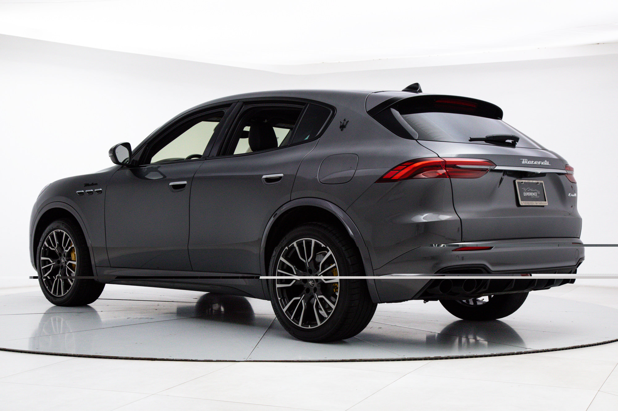 Certified 2023 Maserati Grecale Modena AWD/4WD image 3