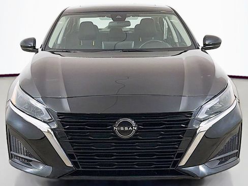 Used 2023 Nissan Altima 2.5 SV w/ SV Premium Package FWD image 14
