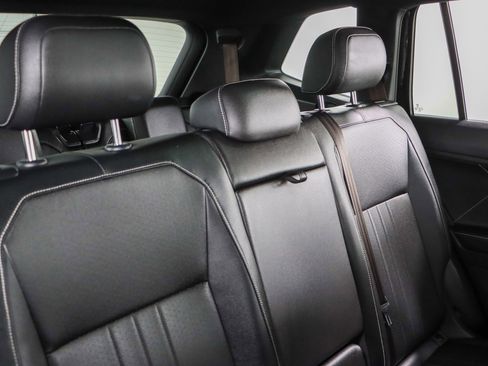 Used 2022 Volkswagen Tiguan SE R-Line image 28