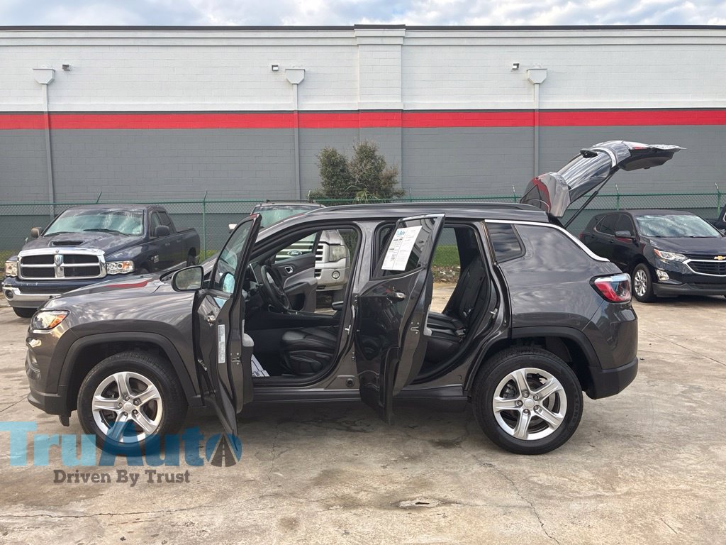 Used 2024 Jeep Compass Latitude AWD/4WD image 14