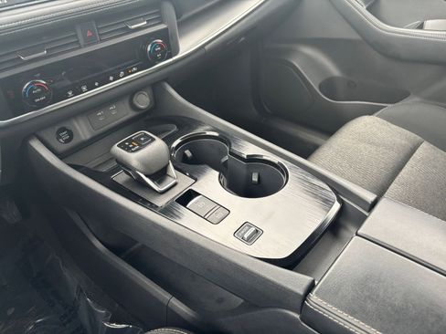 Used 2025 Nissan Rogue SV FWD image 43