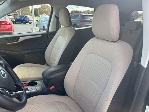 Used 2022 Ford Escape SE w/ SE Sport Appearance Package image 12