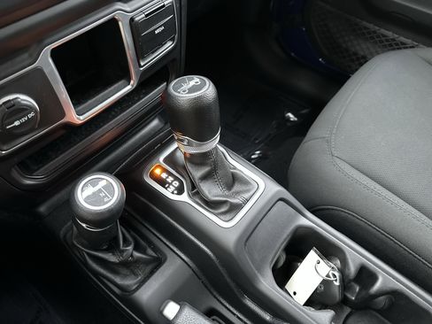 Used 2018 Jeep Wrangler Unlimited Sport image 23