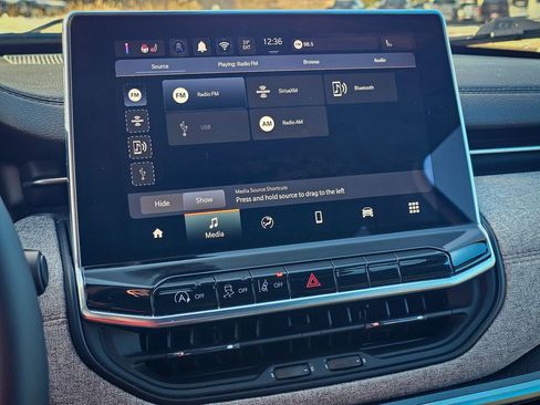 Certified 2024 Jeep Compass Latitude image 21