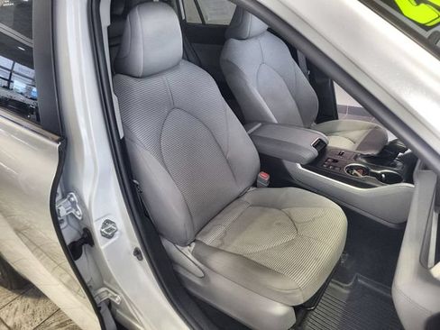 Used 2023 Toyota Highlander L FWD image 25