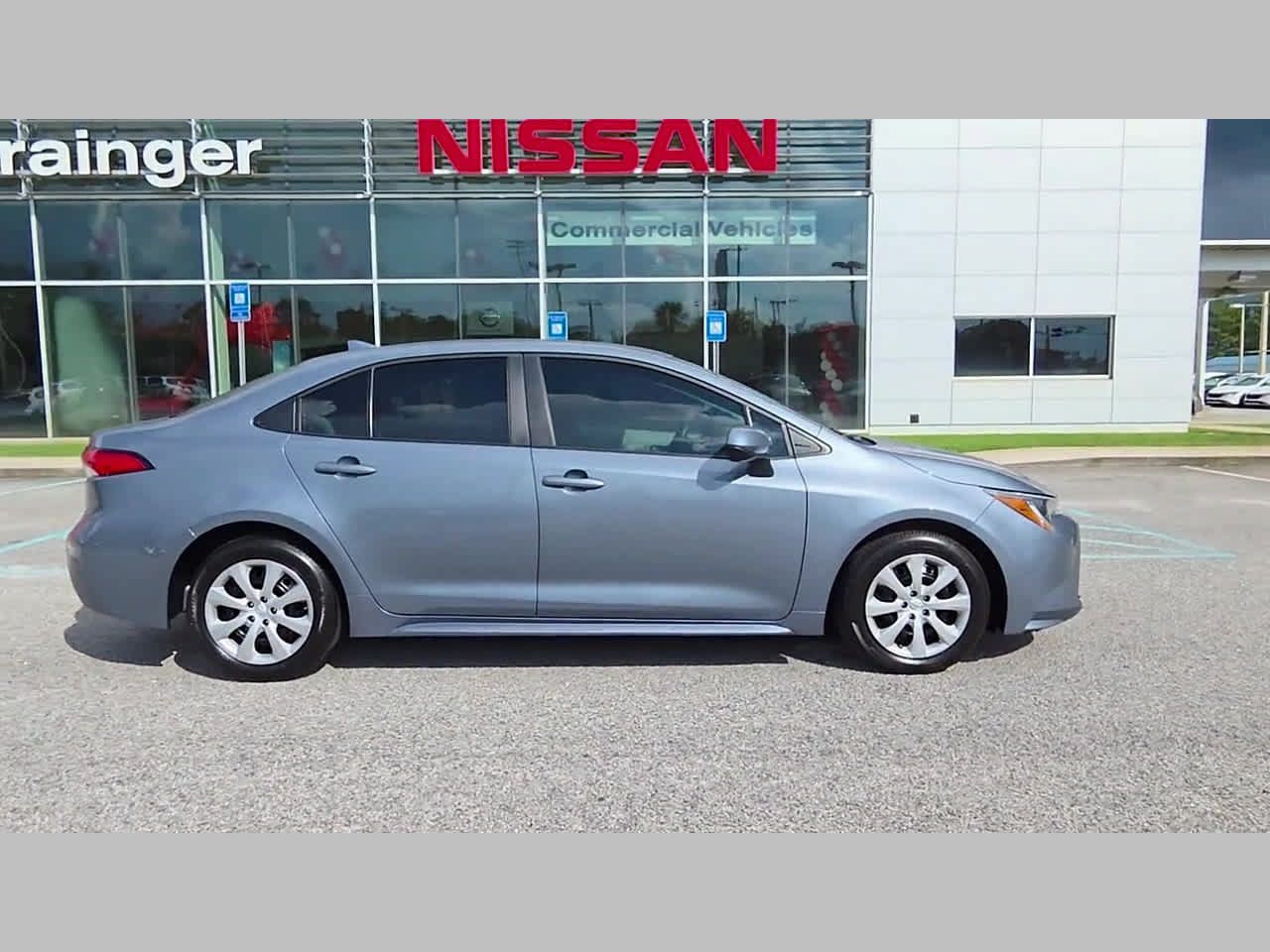 Used 2025 Toyota Corolla LE FWD image 37