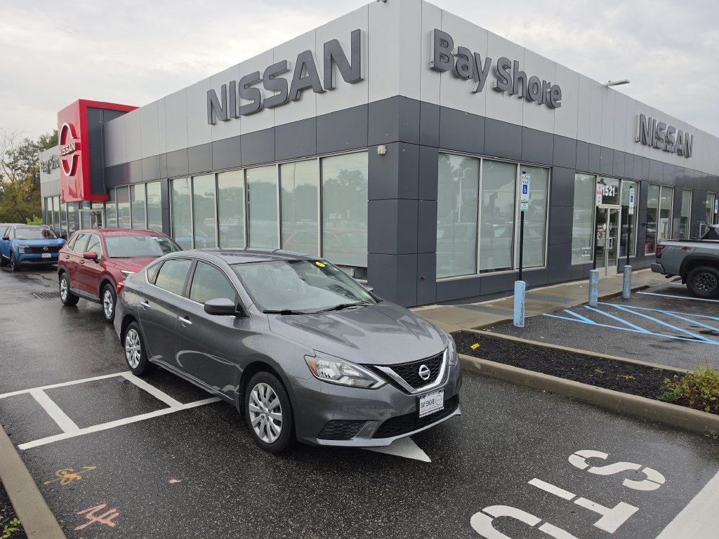 Used 2017 Nissan Sentra S FWD image 1