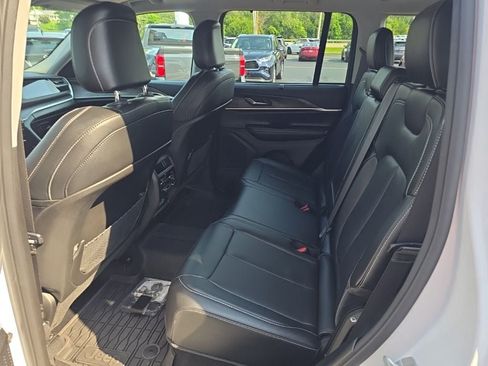 Used 2024 Jeep Grand Cherokee Limited w/ Luxury Tech Group II AWD/4WD image 12