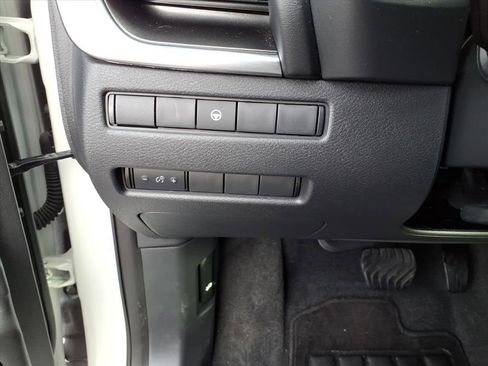 Used 2023 Nissan Rogue SV image 10