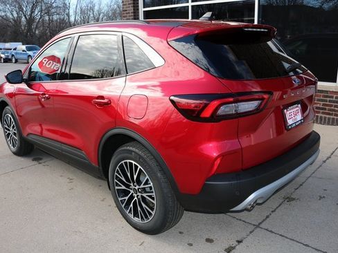 Used 2024 Ford Escape SE image 9