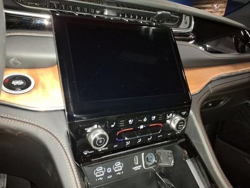 Used 2024 Jeep Grand Cherokee Summit AWD/4WD image 12