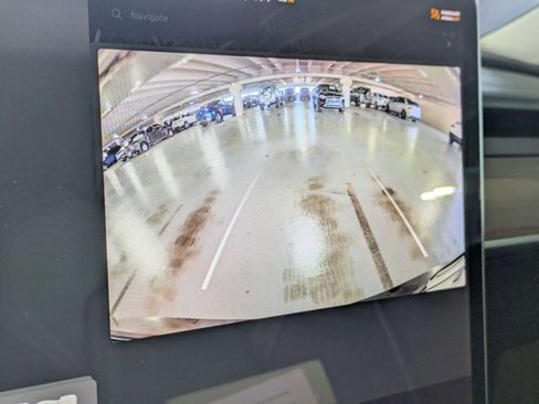 Used 2022 Tesla Model Y Long Range image 14