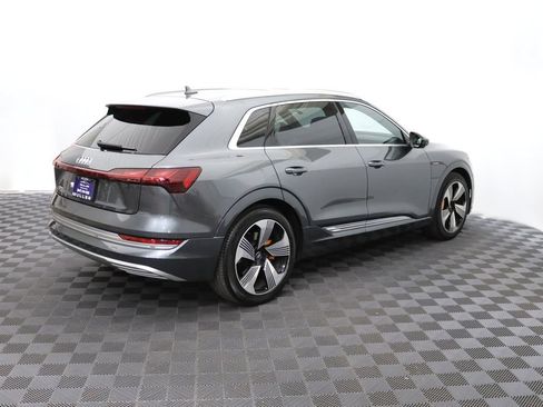 Used 2019 Audi e-tron Prestige w/ Prestige Package AWD/4WD image 9