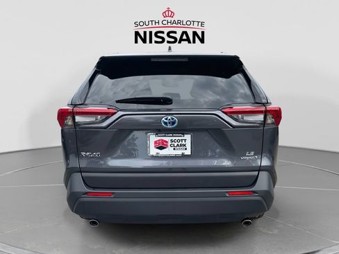 Used 2023 Toyota RAV4 LE AWD/4WD image 5