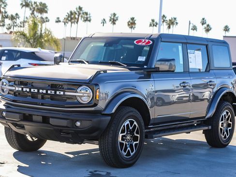 Used 2022 Ford Bronco Outer Banks image 3