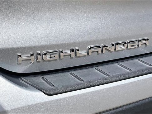 Used 2023 Toyota Highlander XLE FWD image 31