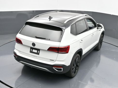 Used 2024 Volkswagen Taos SE w/ Panoramic Sunroof Package image 36