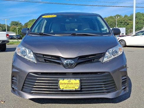 Used 2020 Toyota Sienna L image 2