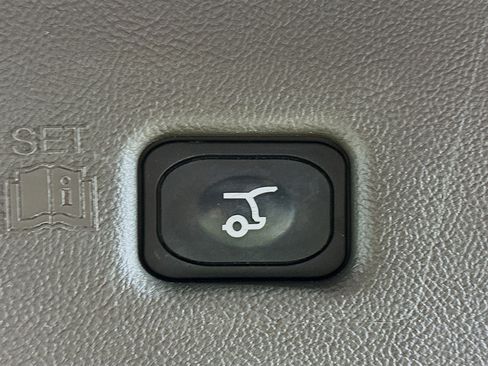 Used 2022 Lincoln Nautilus FWD w/ Premium Package image 29