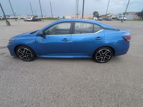 Used 2025 Nissan Sentra SR w/ SR Premium Package FWD image 10