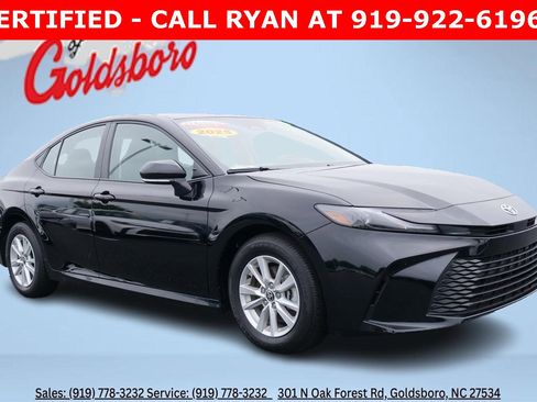 Used 2025 Toyota Camry LE image 1
