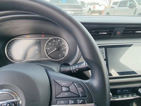 Used 2019 Nissan Kicks SV image 39