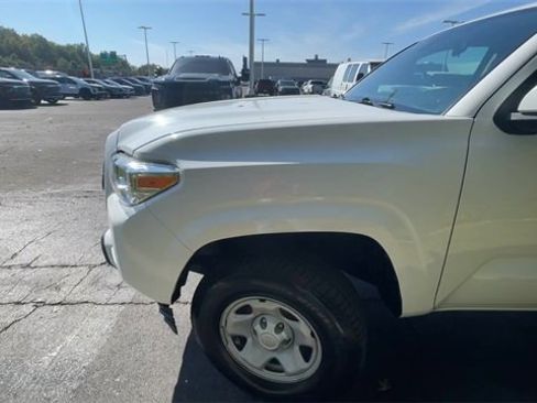 Used 2020 Toyota Tacoma SR image 5