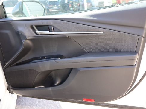 Used 2025 Toyota Camry SE image 8