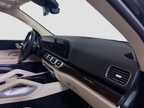 Used 2024 Mercedes-Benz GLE 450e 4MATIC w/ Warmth & Comfort Package image 30