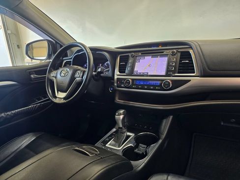 Used 2014 Toyota Highlander XLE AWD/4WD image 27