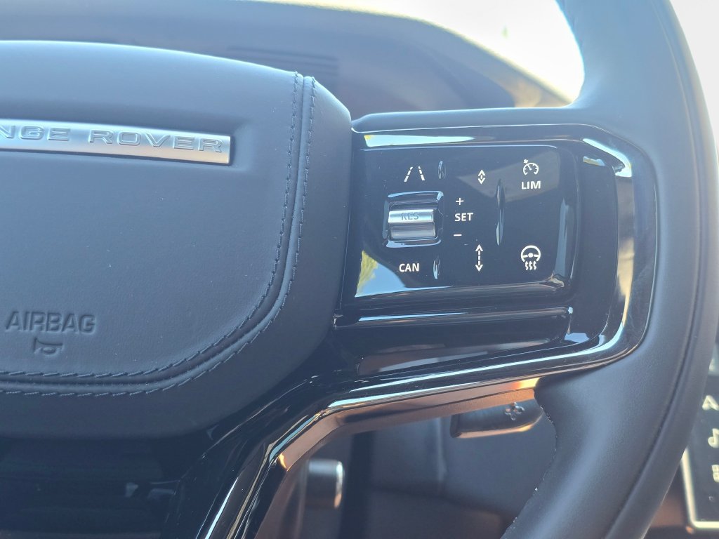Certified 2025 Land Rover Range Rover Velar Dynamic SE AWD/4WD image 18