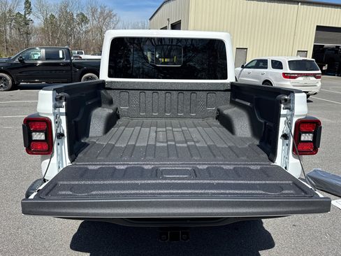 New 2026 Jeep Gladiator Rubicon image 17