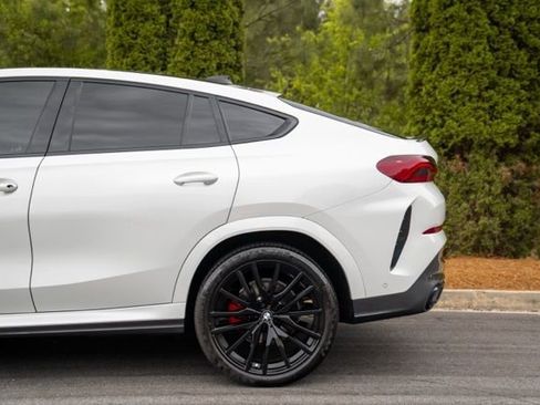 Used 2022 BMW X6 xDrive40i w/ M Sport Package AWD/4WD image 11