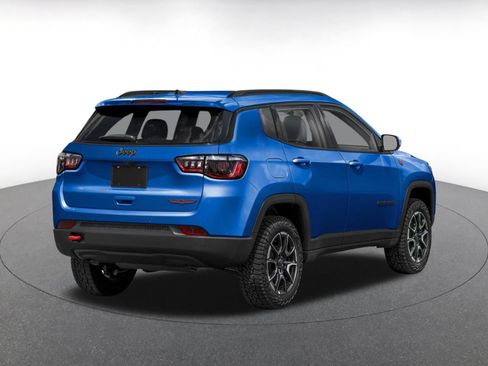 Used 2025 Jeep Compass Trailhawk AWD/4WD image 2