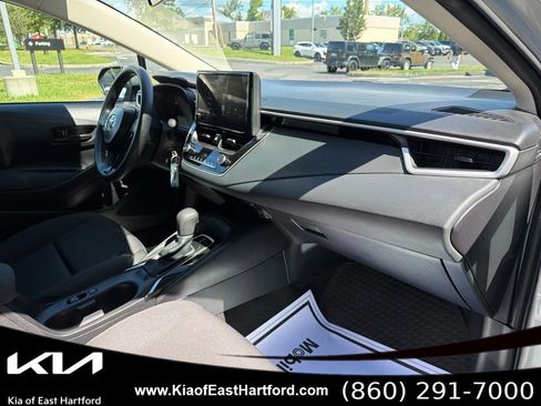 Used 2025 Toyota Corolla LE FWD image 12