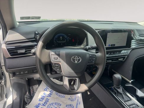 Used 2025 Toyota Camry LE FWD image 12