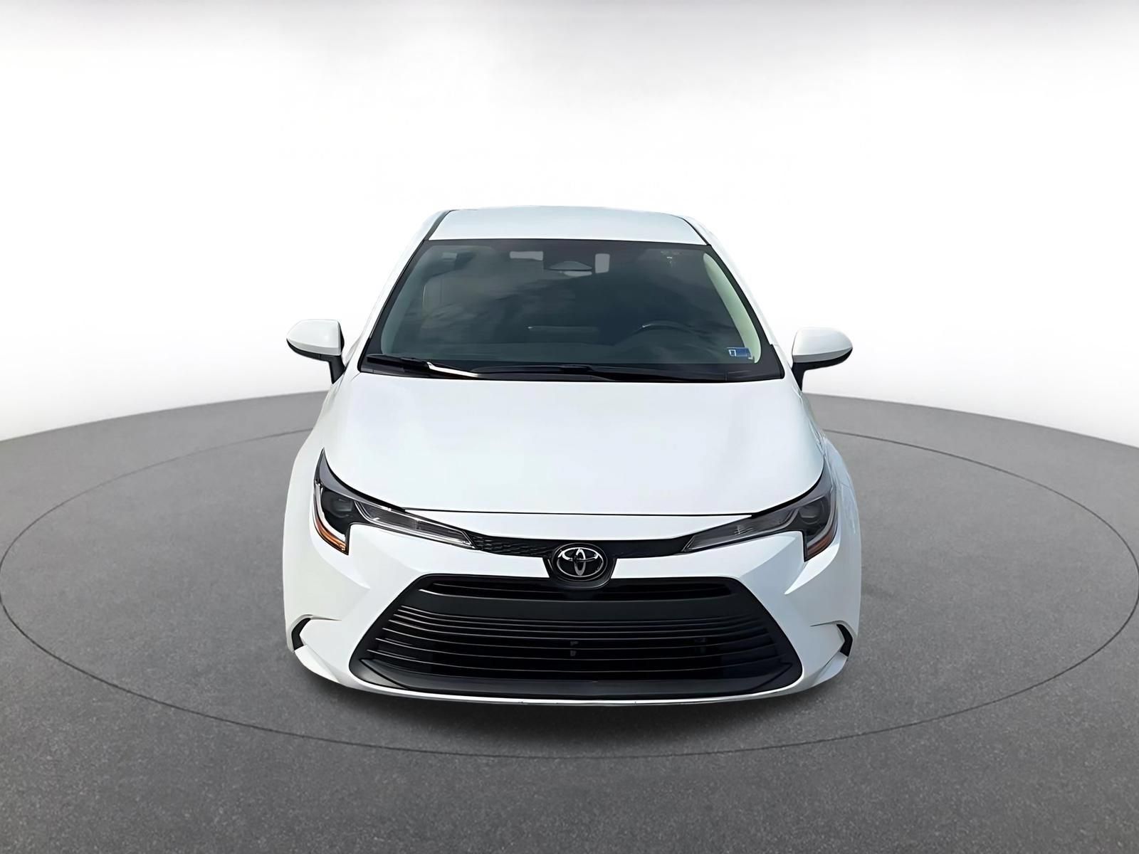 Used 2025 Toyota Corolla LE FWD image 4