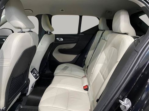 Used 2022 Volvo XC40 T5 Momentum AWD/4WD image 13