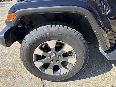 Used 2021 Jeep Wrangler Unlimited Sahara image 3