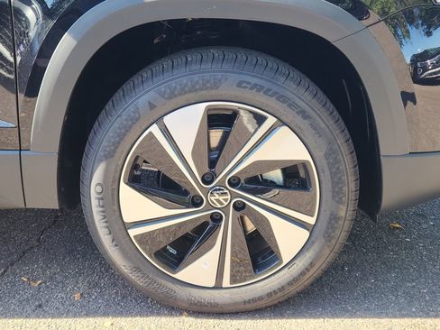 New 2025 Volkswagen Taos SE image 15