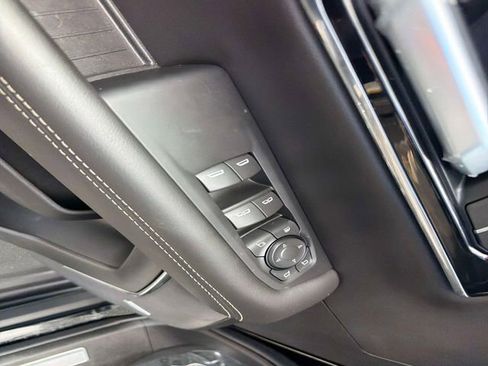 Used 2025 GMC Yukon Elevation image 18